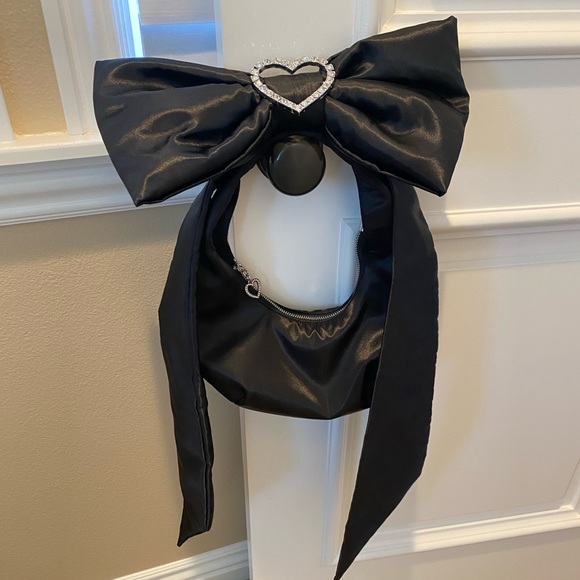 Black Satin Bow Bag Heart - Picture 6 of 9